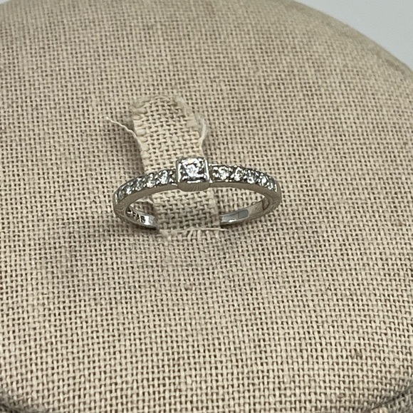 Vintage 925 FAS Sterling Silver Ring Size 7 CZ Solitaire & Channel Accents - Picture 7 of 17